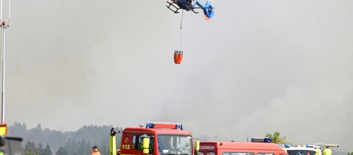 Wind dreht sich: Waldbrand bei Hürtgenwald weiter nicht unter Kontrolle