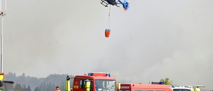 Wind dreht sich: Waldbrand bei Hürtgenwald weiter nicht unter Kontrolle