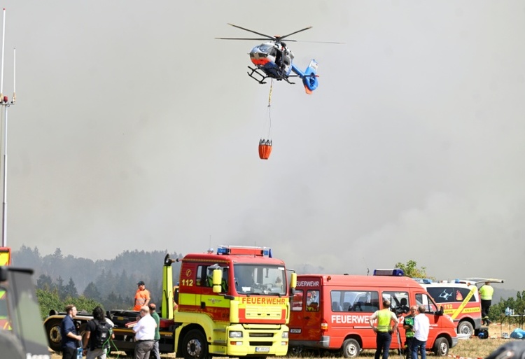 Wind dreht sich: Waldbrand bei Hürtgenwald weiter nicht unter Kontrolle