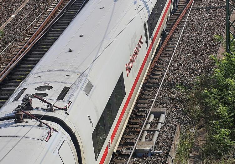 Bahn hielt 800.000 Wasserpackungen für Hitzenotfälle bereit