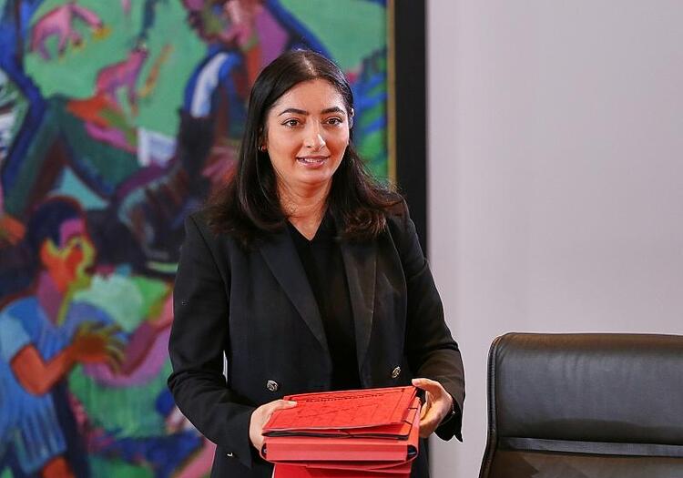Alabali Radovan will in Indonesien für Energie-Kooperationen werben