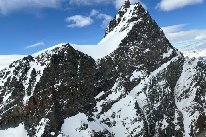 Abtauender Gletscher in der Schweiz gibt Leichen zweier vermisster Bergsteiger frei