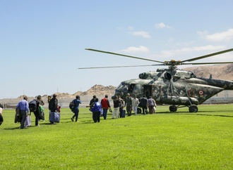 350 Menschen sitzen tagelang auf Straße in Peru fest - Rettung per Hubschrauber