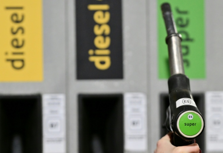 Hohe Spritpreise: Klingbeil dringt auf Übergewinnsteuer für Ölkonzerne
