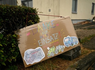 Merz dankt Einsatzkräften nach Brand in Hürtgenwald - ''Das ist der Klimawandel''