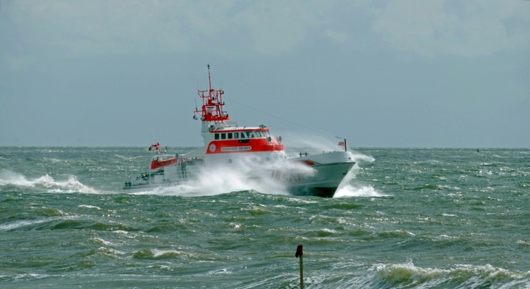 Segeljacht kentert vor Büsum: Drei Schiffbrüchige aus Nordsee gerettet