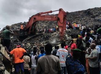 Müllkippe rutscht auf Siedlung: Mindestens 30 Todesopfer in Guinea