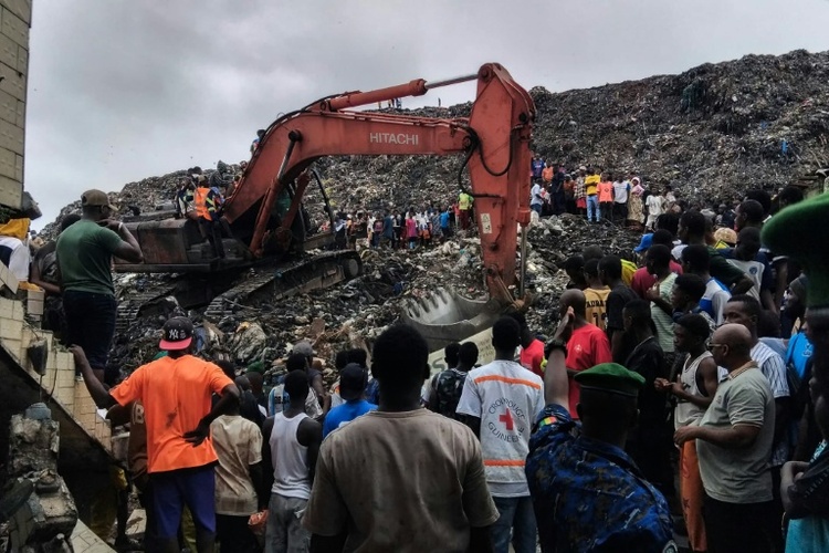 Müllkippe rutscht auf Siedlung: Mindestens 30 Todesopfer in Guinea