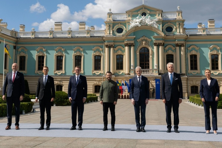 Nordische und baltische Staats- und Regierungschefs zu Solidaritätsbesuch in Kiew