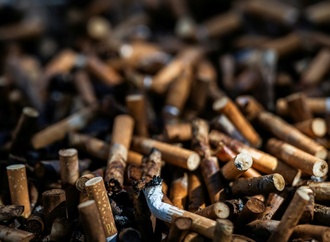 AOK-Bundesverband fordert mehr Prävention - Kritik an niedrigen Preisen für Tabak und Alkohol