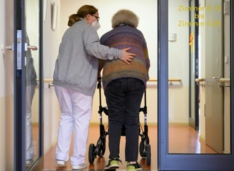 SPD und Verbände begrüßen Linnemanns ''Kurskorrektur'' bei pflegenden Angehörigen