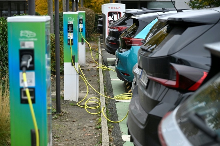 TÜV-Verband: E-Autos in Deutschland 