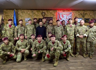 Selenskyj besucht ukrainische Soldaten an der Front