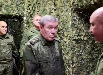 Russischer Generalstabschef Gerassimow besucht Soldaten an der Front in der Ukraine