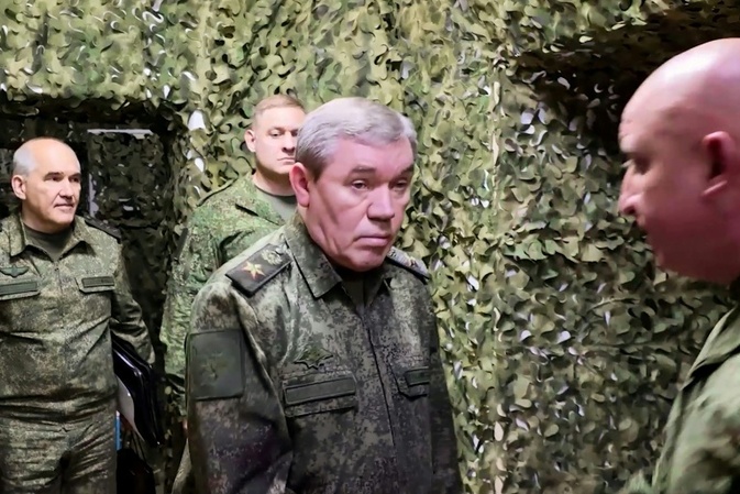 Russischer Generalstabschef Gerassimow besucht Soldaten an der Front in der Ukraine