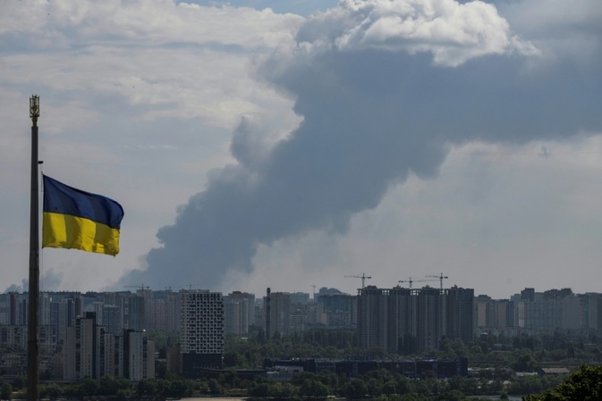 Russland greift Kiew am helllichten Tag mit Drohnen an