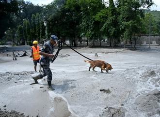 Zahl der Todesopfer nach Sturzflut in Nepal steigt auf mindestens 469