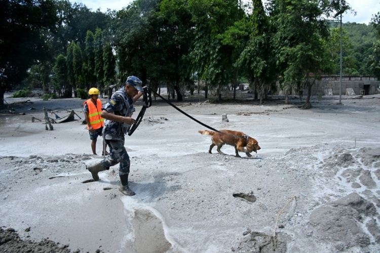 Zahl der Todesopfer nach Sturzflut in Nepal steigt auf mindestens 469