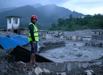 Rettungskräfte in Nepal kämpfen gegen Regen und steigende Pegelstände