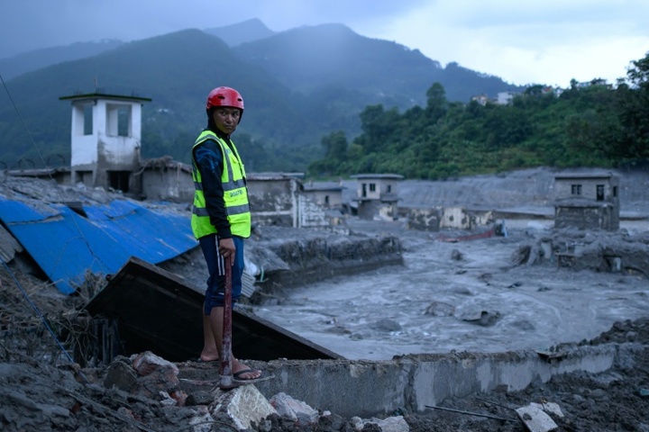 Rettungskräfte in Nepal kämpfen gegen Regen und steigende Pegelstände