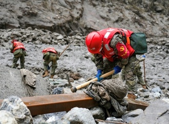 Sturzflut im Himalaya: Erdrutsch formt neuen See - Retter in Tibet abgezogen