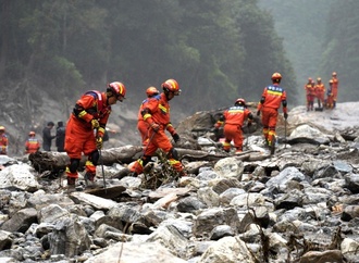 Mühsame Suche nach Vermissten nach Sturzflut im Himalaya - Retter in Tibet abgezogen