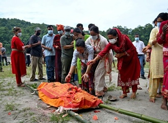 Zahl der Toten nach Sturzflut steigt in Nepal auf mindestens 903