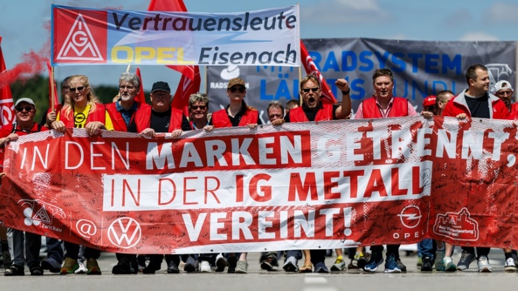 Volkswagen: Arbeitnehmer enttäuscht von Vorstand - Gewerkschaft warnt vor Streiks