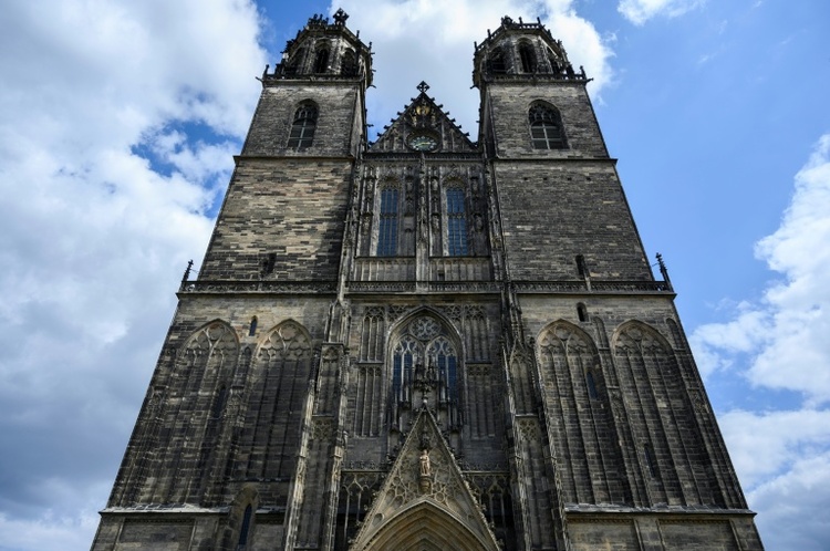 Gebeine Ottos des Großen werden in Magdeburger Dom feierlich beigesetzt