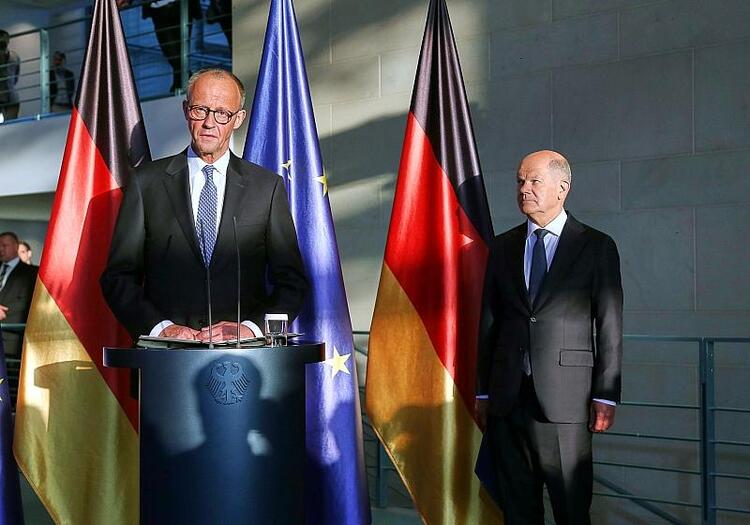 Umfrage: Mehrheit sieht Merz als schlechteren Kanzler als Scholz