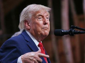Trump: USA greifen iranische Ziele bei Straße von Hormus an