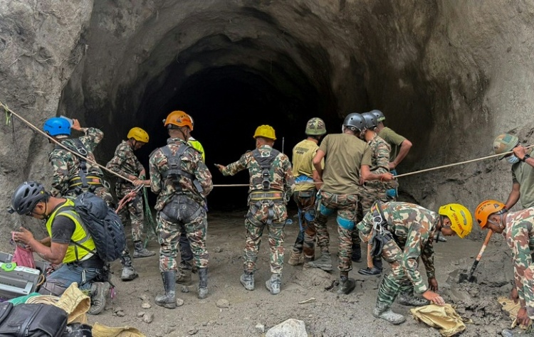 Eine Woche nach Sturzflut: Kaum noch Hoffnung auf Überlebende in Tunneln in Nepal