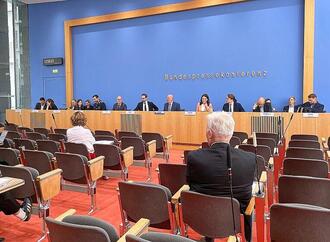 Bundesregierung fordert von Bevölkerung ''Vertrauen''