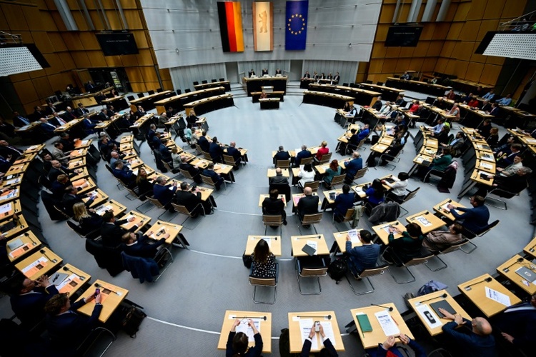 Umfrage vor Berliner Abgeordnetenhauswahl sieht CDU wieder vor Linkspartei