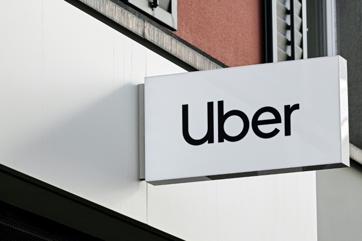 Uber streicht weltweit jede zehnte Stelle und stellt Betrieb in Nigeria und Uganda ein