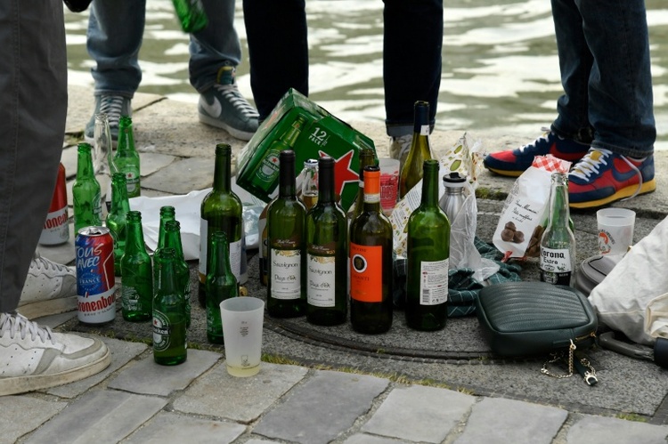 Weniger Jugendliche trinken Alkohol - Rauschtrinken bei Männern weiter verbreitet