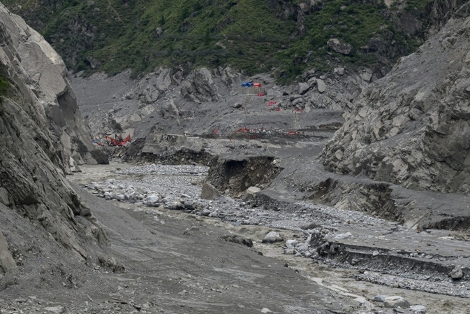 Freude über ''Wunder'': Zwei Verschüttete gut eine Woche nach Sturzflut in Nepal gerettet