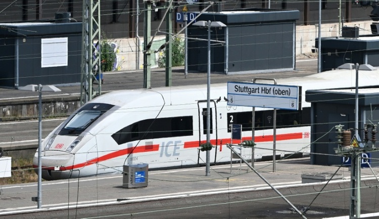 Pünktlichkeit im DB-Fernverkehr im August kaum verbessert