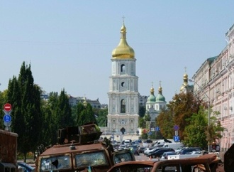 Angriff am helllichten Tag: Russische Drohne trifft Geheimdienst-Zentrale in Kiew