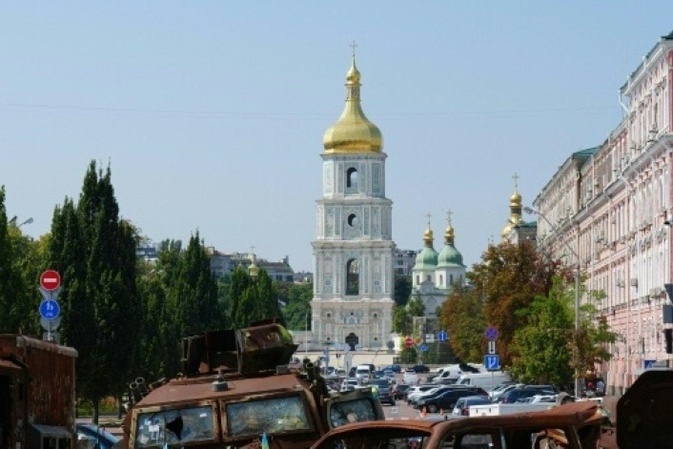 Angriff am helllichten Tag: Russische Drohne trifft Geheimdienst-Zentrale in Kiew