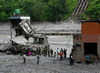 Weiter Suche in Nepal nach Überlebenden der Sturzflut - Zahl der Toten erneut gestiegen