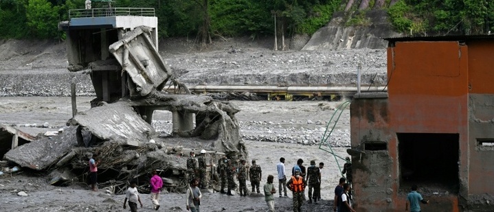 Weiter Suche in Nepal nach Überlebenden der Sturzflut - Zahl der Toten erneut gestiegen
