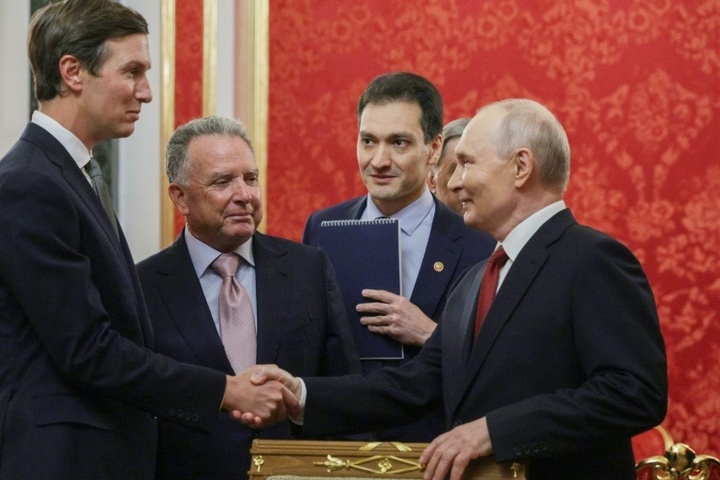 Russisches Fernsehen: Putin empfängt US-Gesandte zu Gesprächen über Ukraine-Krieg