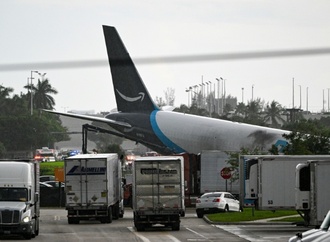 Fünf Tote bei Unglück in Miami: Amazon-Frachtflugzeug kommt von Landebahn ab