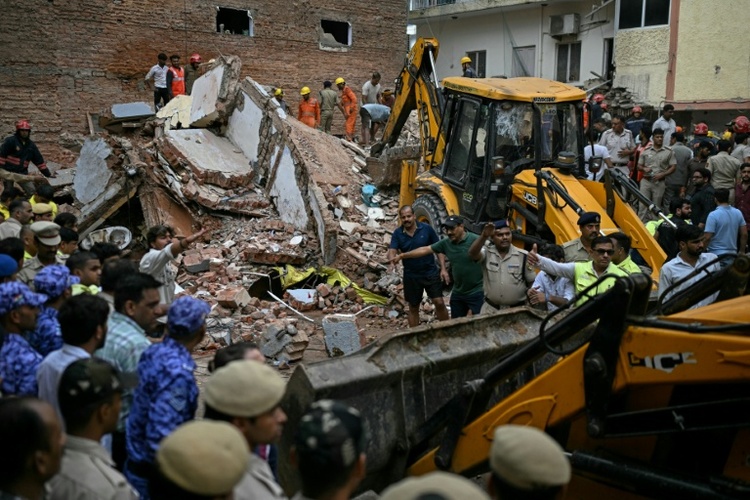 Gebäudeeinsturz in Neu Delhi mit sechs Toten: Retter suchen weitere Verschüttete