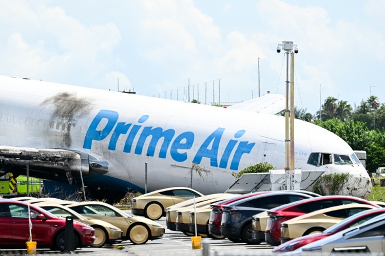 Nach Unfall von Amazon-Frachtflugzeug mit fünf Toten stellen Behörden Flugschreiber sicher