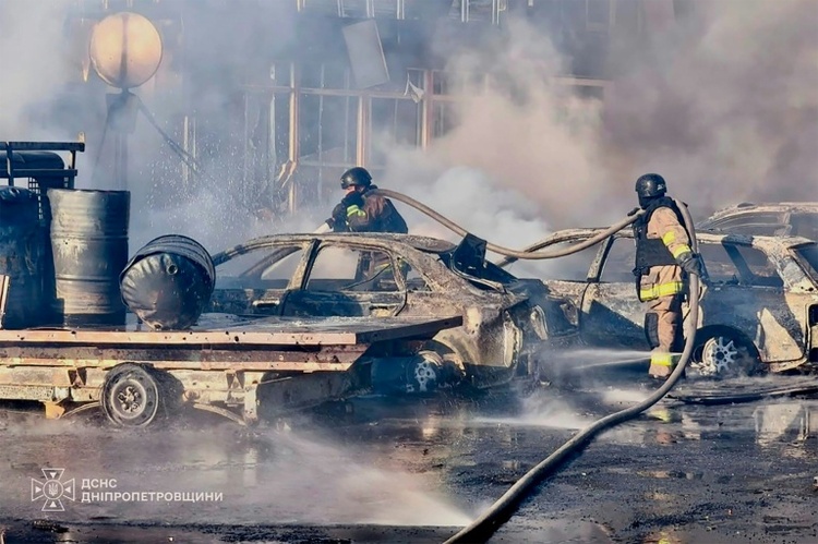 Ukraine meldet mindestens vier Tote bei russischem Angriff auf Einkaufszentrum