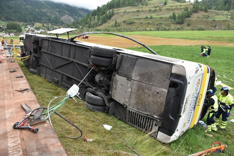 Fünf Tote und 40 Verletzte bei Unfall von niederländischem Bus in der Schweiz