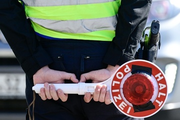 Zu betrunken für Alkoholtest: Mutter baut Unfall mit dreijährigem Kind in Auto
