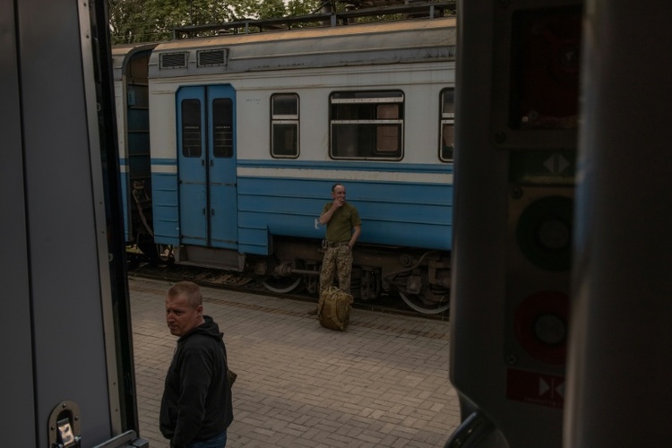 Kiew: Systematischer Angriff Russlands auf Schienennetz - Zug Richtung Polen getroffen